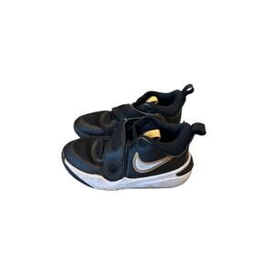 Nike team hustle youth shoes 3.5 black gold white